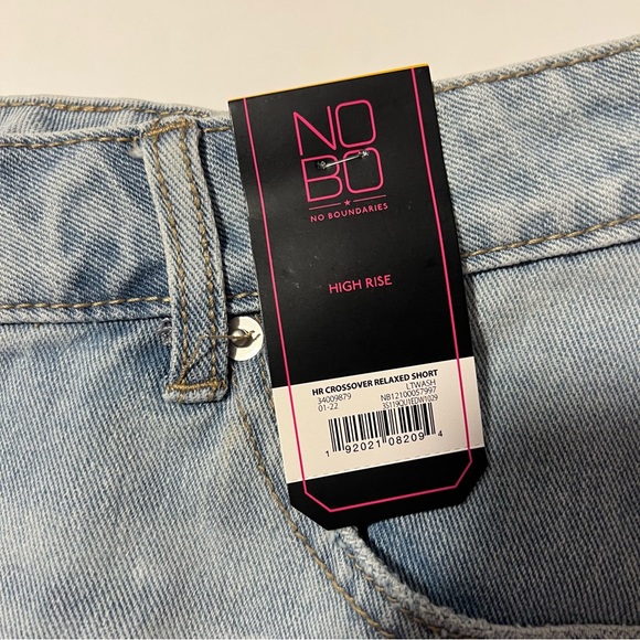 No Boundaries High Rise Crossover Relaxed Short - Picture 2 of 7